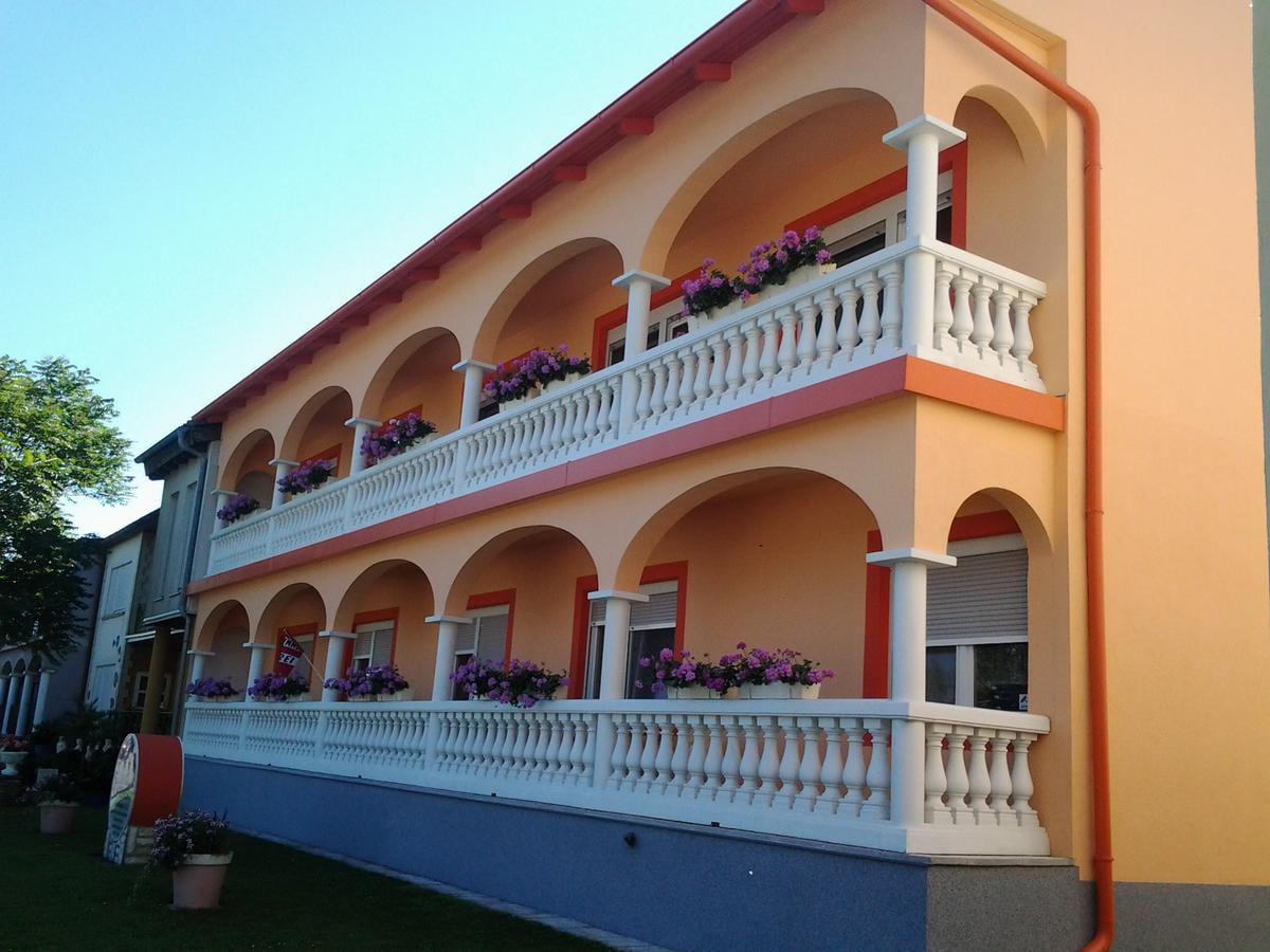 Arkadenhaus Steiner Bed & Breakfast Podersdorf am See Exterior photo